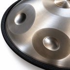 Mini-Handpan G-Moll in Silber, Detailansicht